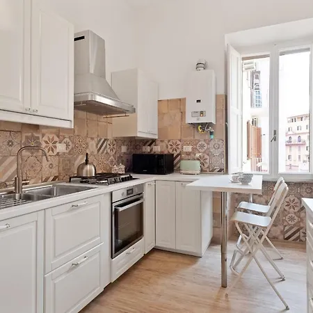 Sleek Flat Up To 4 Guests Close To Vatican Museums Appartamento Roma