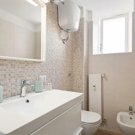Sleek Flat Up To 4 Guests Close To Vatican Museums